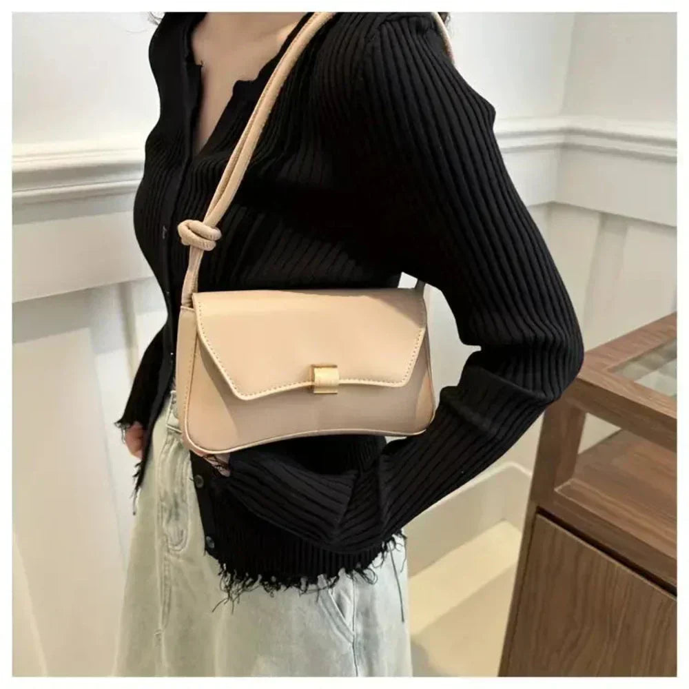 Daphne | Retro-Inspired Shoulder Bag