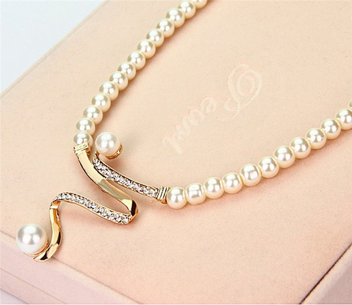 Exclusive Natural Pearl Necklace and Earring Set